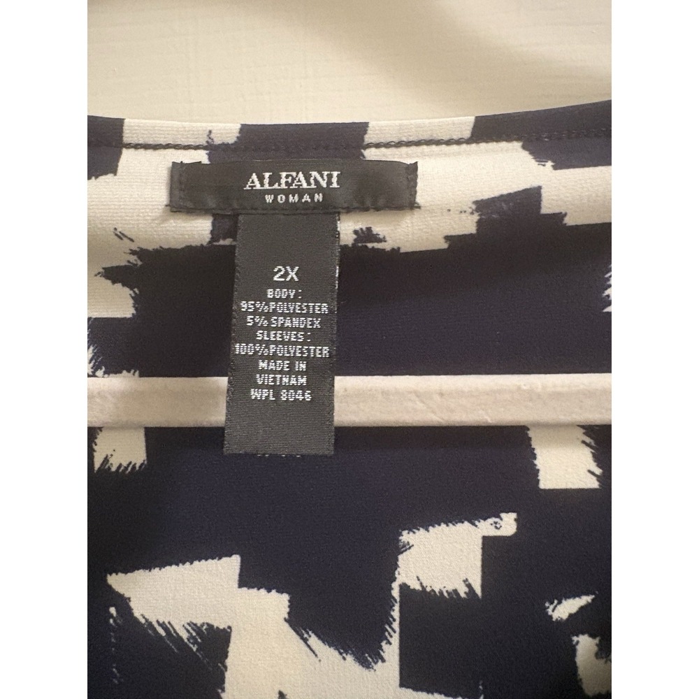 Alfani Women's 2X blouse Navy White Geometric Print NEW NWT - Picture 6 of 6